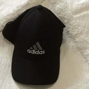 ADIDAS BASEBALL HAT